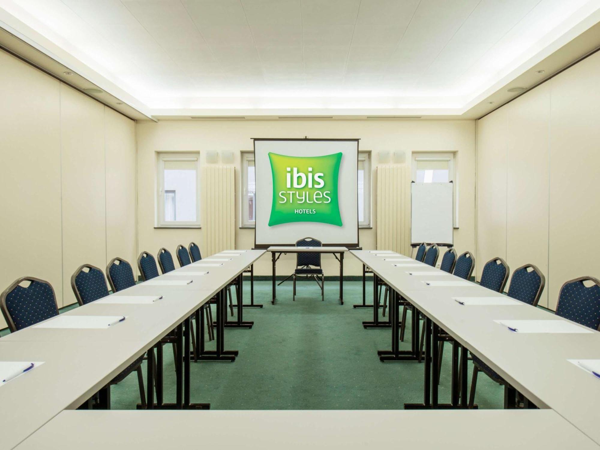 Ibis Styles Warszawa West Hotel